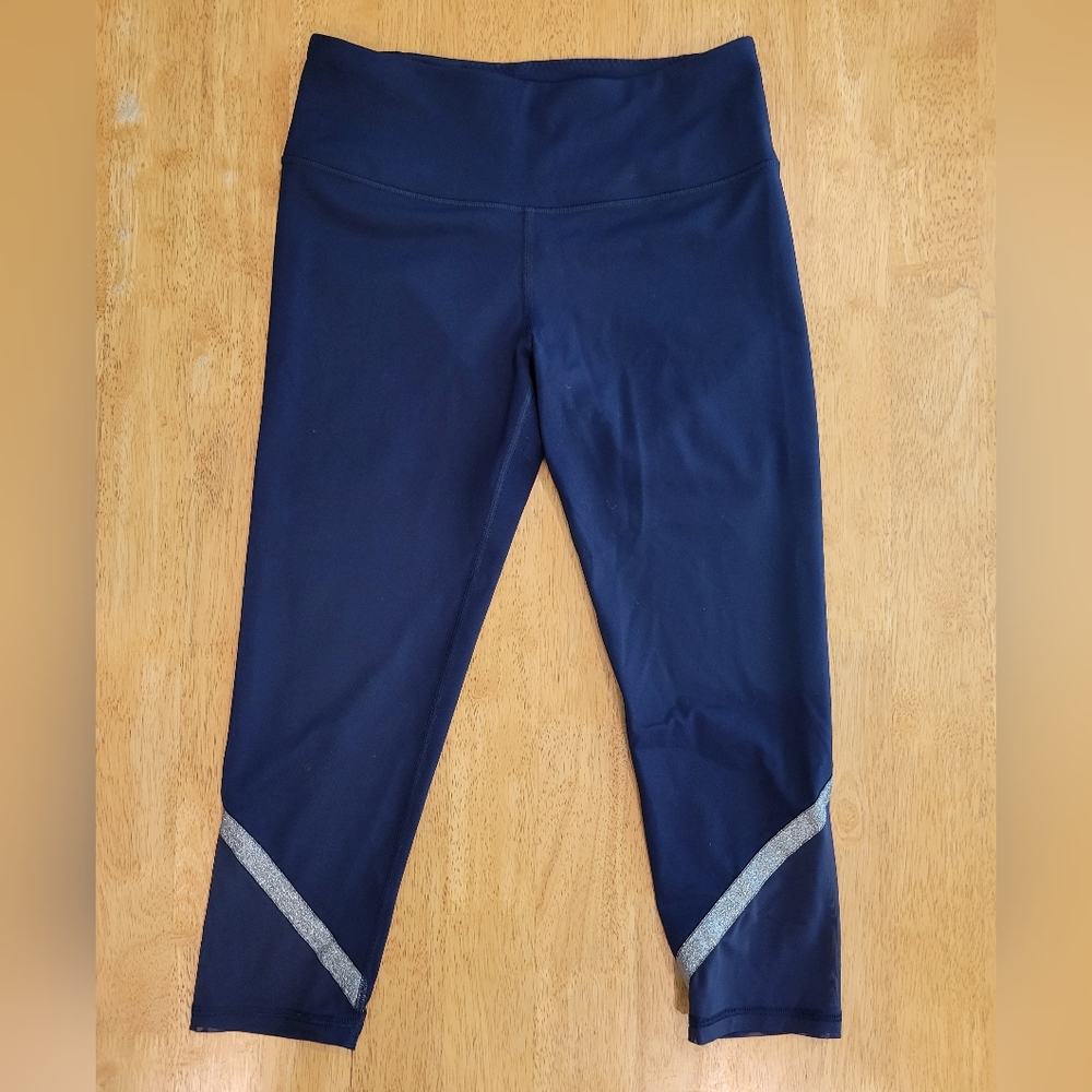 EUC Victoria Sport knockout capri Navy Blue And Silver Leggings